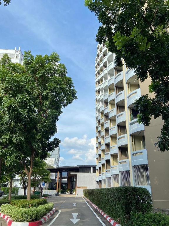 Dluxx Thammasat Hotel Патум Тани Екстериор снимка