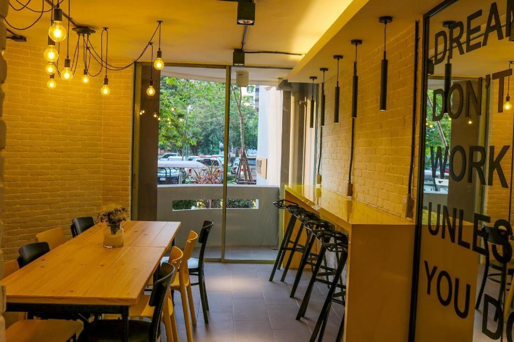 Dluxx Thammasat Hotel Патум Тани Екстериор снимка