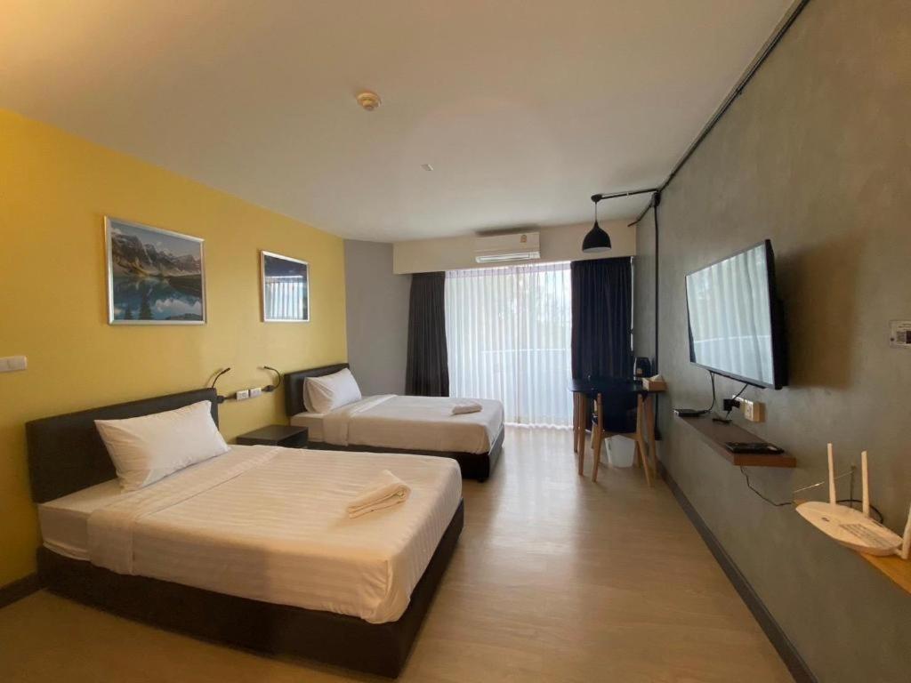 Dluxx Thammasat Hotel Патум Тани Екстериор снимка