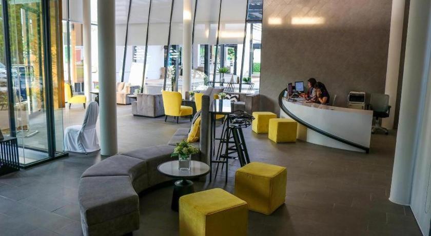 Dluxx Thammasat Hotel Патум Тани Екстериор снимка
