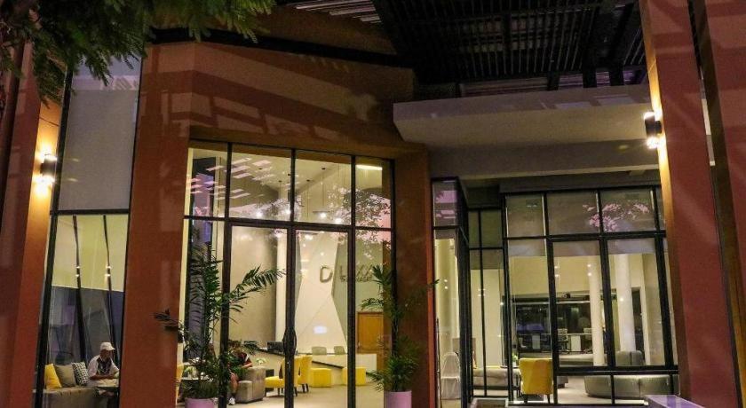 Dluxx Thammasat Hotel Патум Тани Екстериор снимка